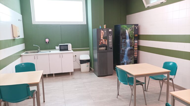 Maquina expendedora en comedor